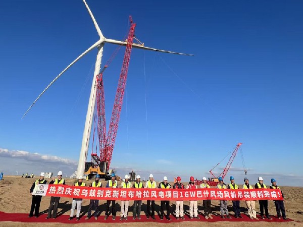 庆祝乌兹别克斯坦布哈拉风电项目1GW巴什风场风机吊装顺利完成！
