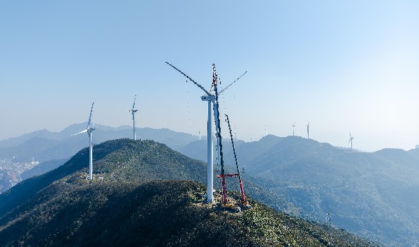 赣浙喜报：庆祝Hesheng江西宁都武华山风电场二期项目与浙江宁波穿山风电场检修项目顺利完工！