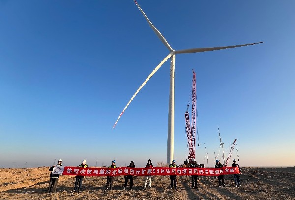 庆祝乌兹别克斯坦巴什扩建52MW风电项目风机吊装顺利完工！